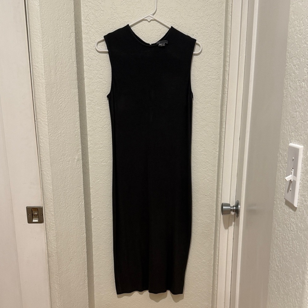 Vince Elegant Sleeveless Midi Dress